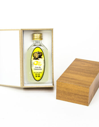 Caja con mini licor de café, limoncielo o hierbas